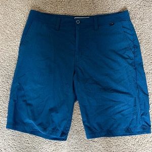 Travis Mathew shorts sz 34